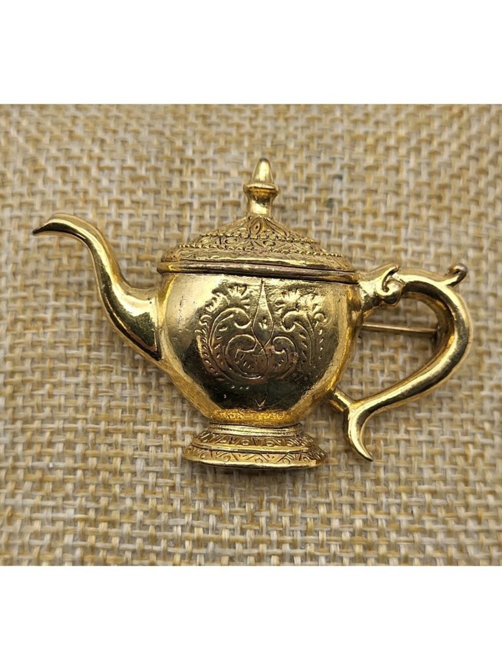 Vintage 1928 Brand Goldtone Teapot Brooch Pin Ornate Tea Time Mad Hatter